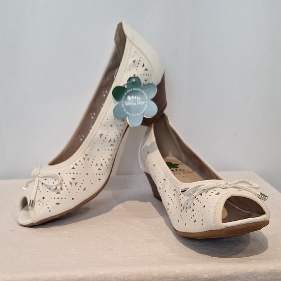 Spring Step White  Lazer Cut Peep-Toe Low Heel Size EU 41 US 11 NWOB - Picture 1 of 11